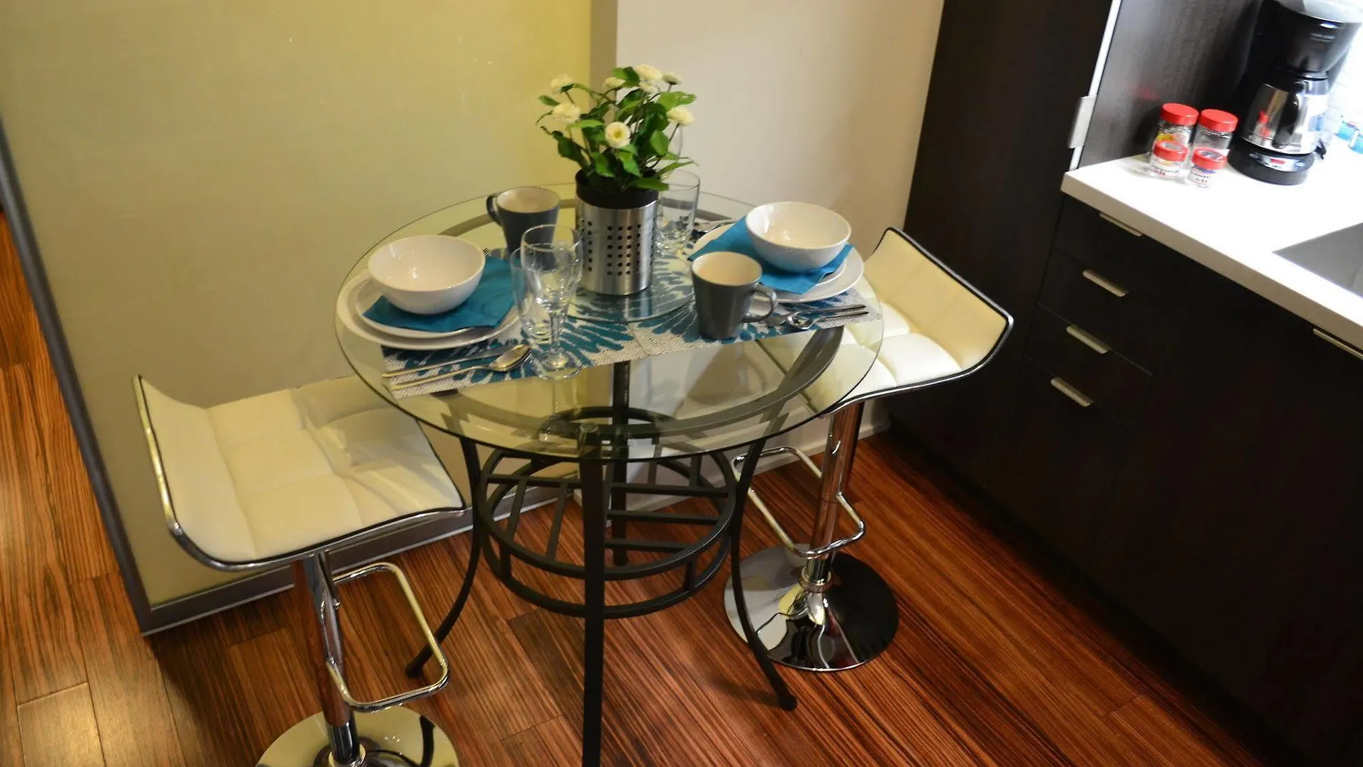 Hotel Duke Furnished Suites Toronto