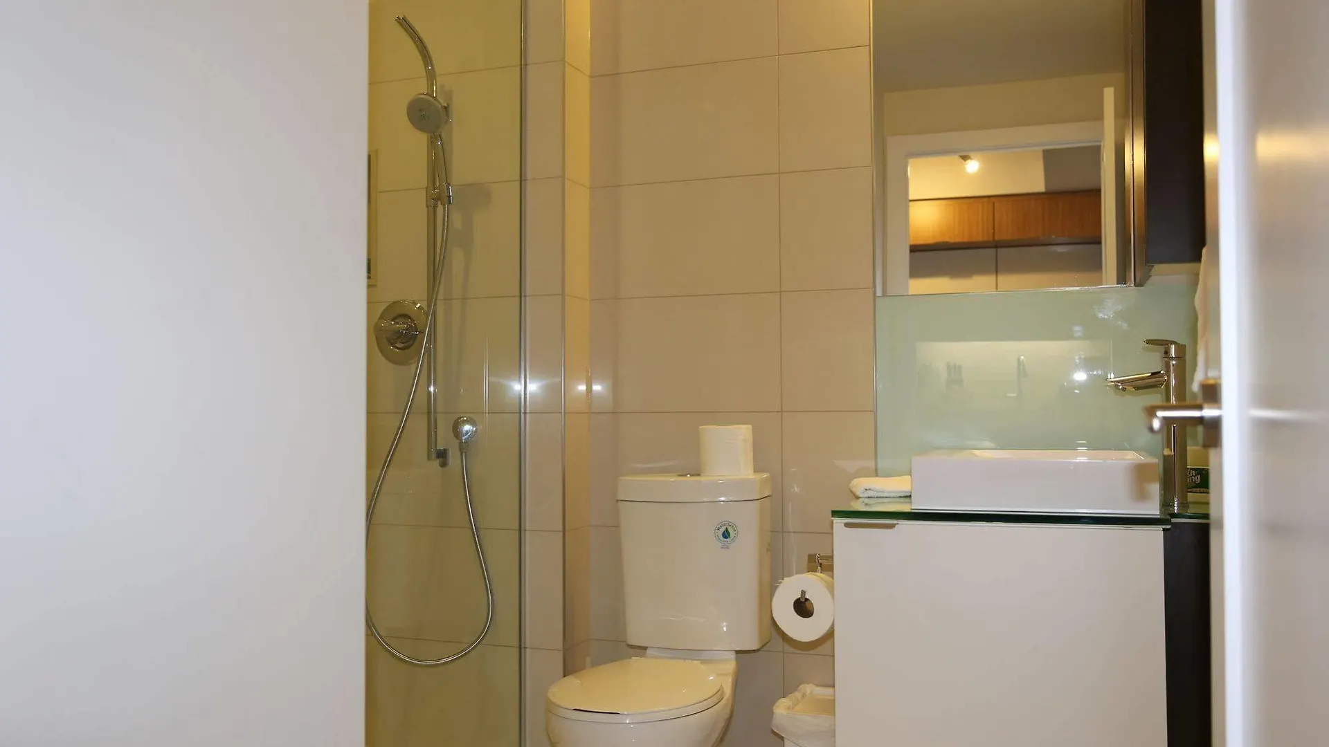 Duke Furnished Suites Toronto 4*,